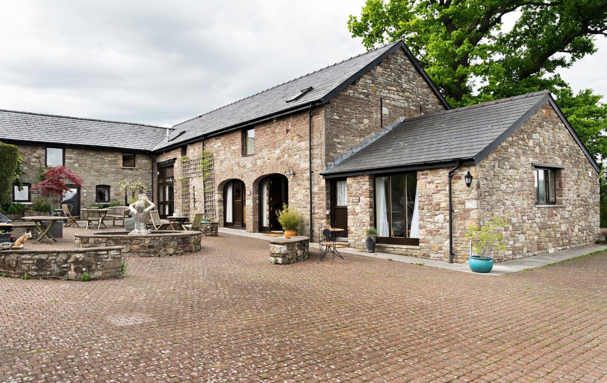 Neuadd B&B Suites Crickhowell Δωμάτιο φωτογραφία